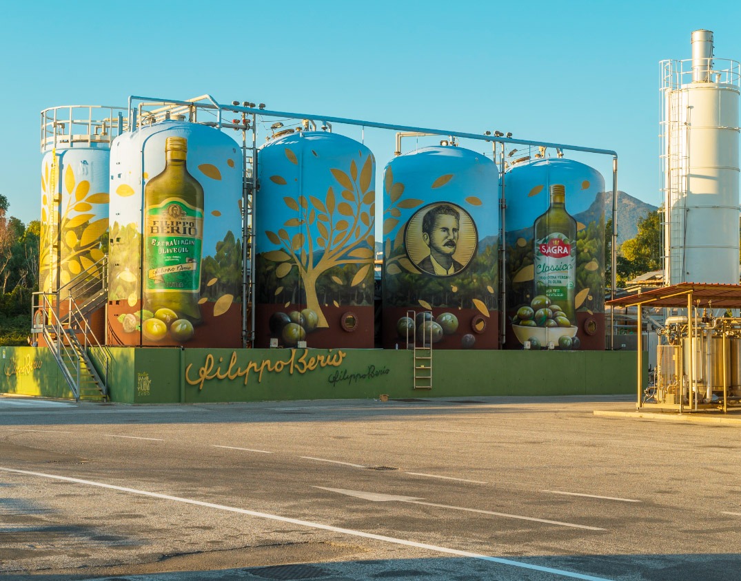 Salov inaugura le Cisterne d’Autore “Tra cielo, olio e terra”